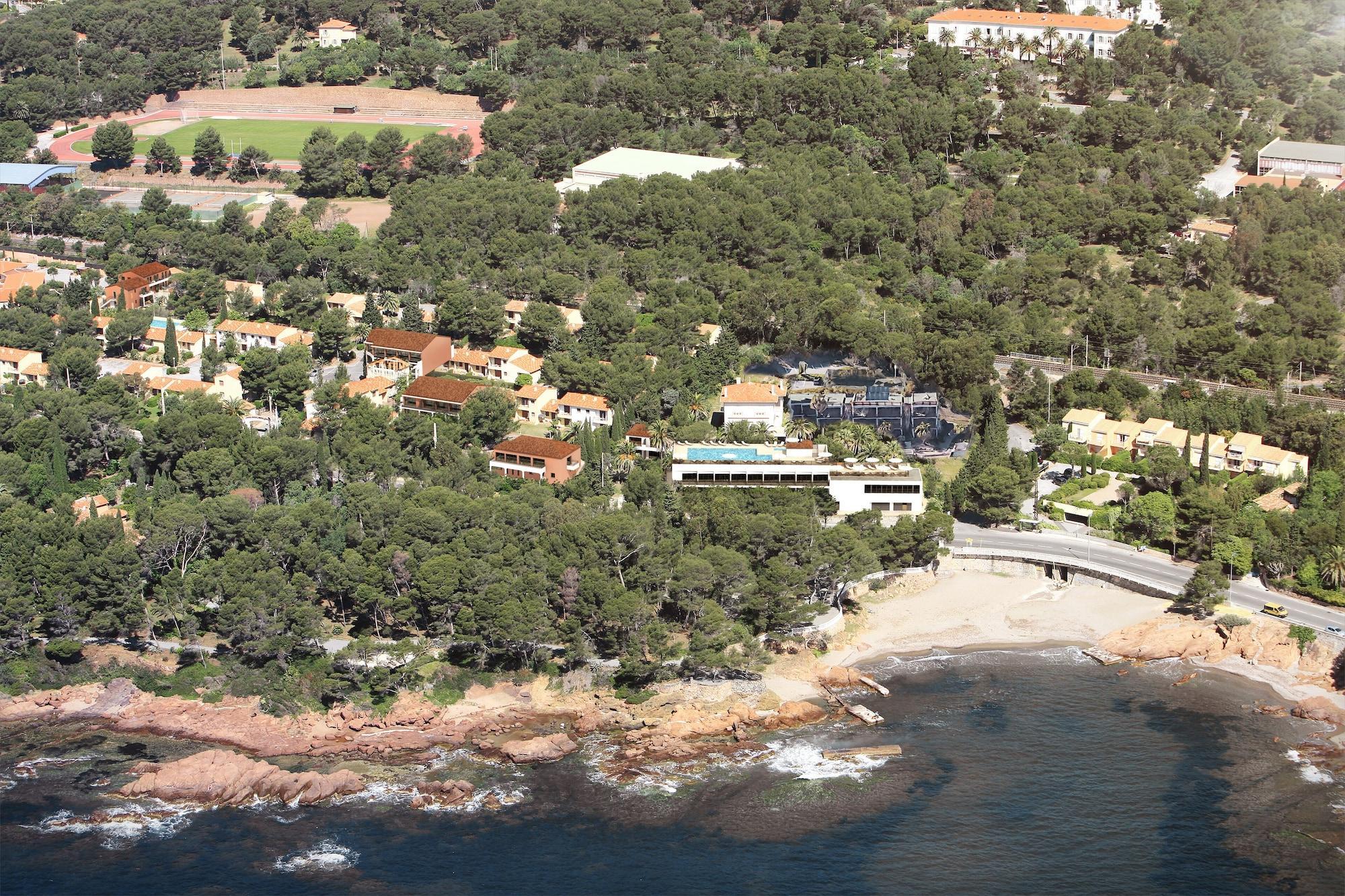 ホテル Sowell Family Riviera Saint-Raphaël エクステリア 写真