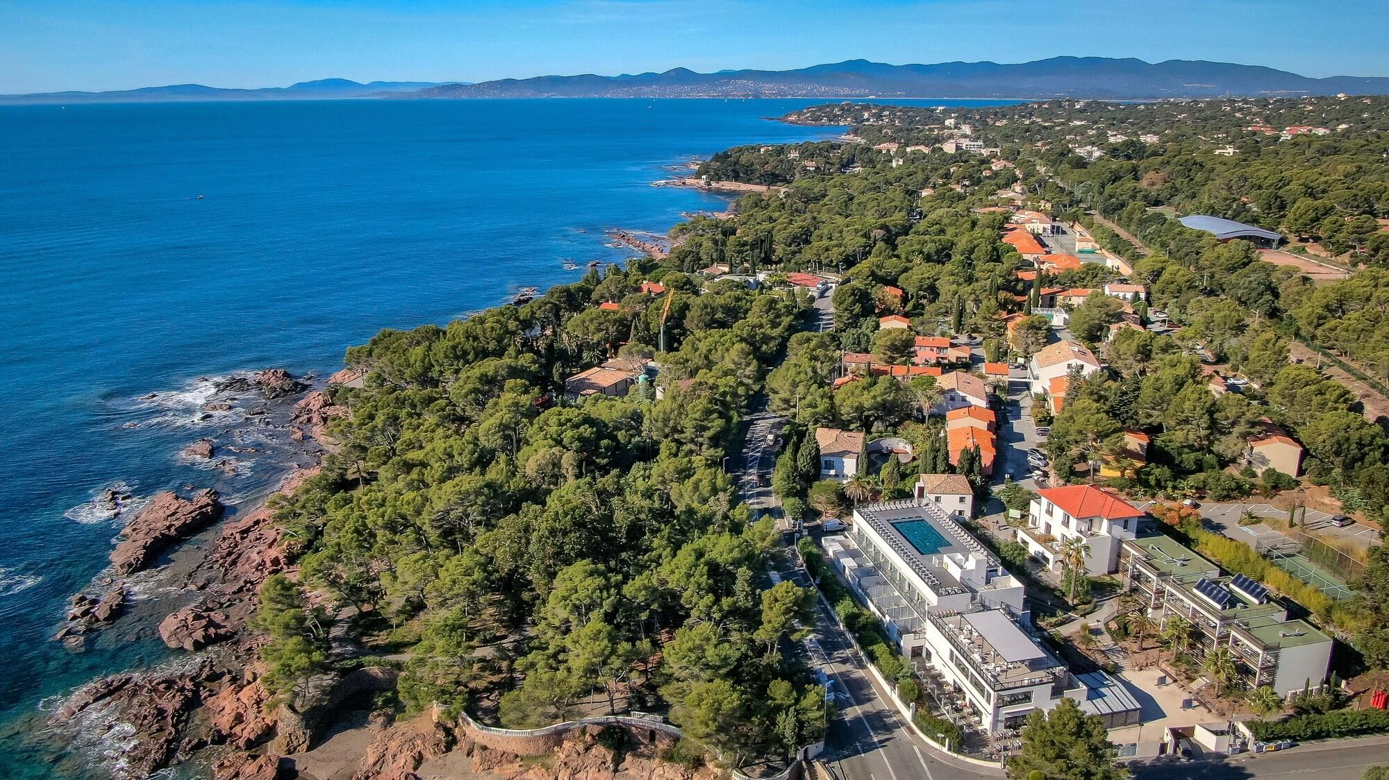 ホテル Sowell Family Riviera Saint-Raphaël エクステリア 写真