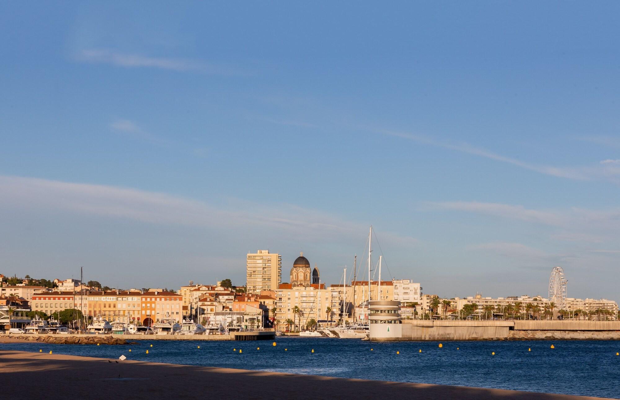 ホテル Sowell Family Riviera Saint-Raphaël エクステリア 写真